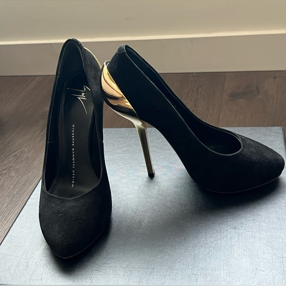 Authentic - Giuseppe - Zanotti black suede pumps with unique artsy gold heels. - Picture 5 of 8